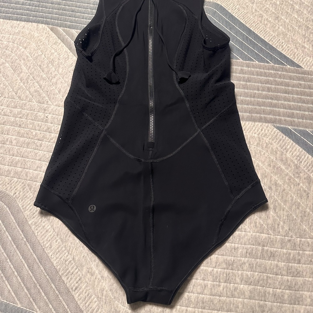 Lululemon Swell Seeker Paddle Suit Size 6-8